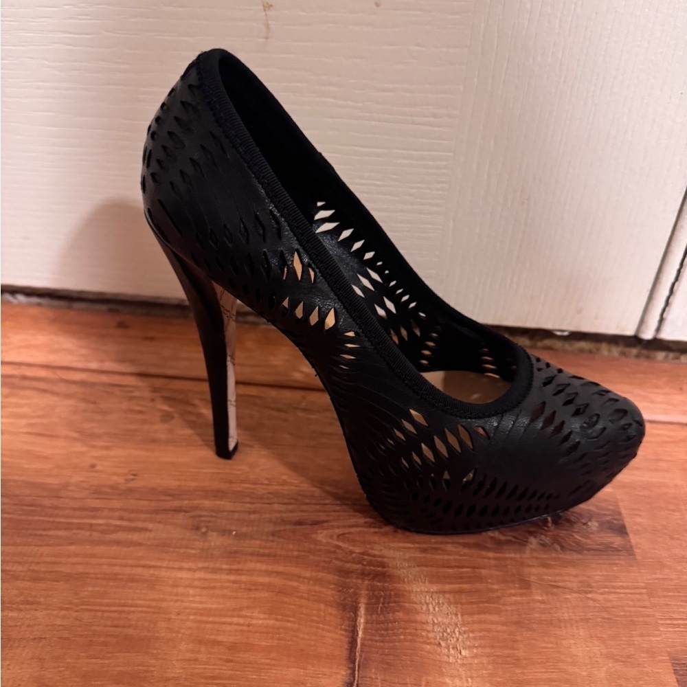 L.A.M.B. Black patterned heels​​​ - Picture 5 of 8